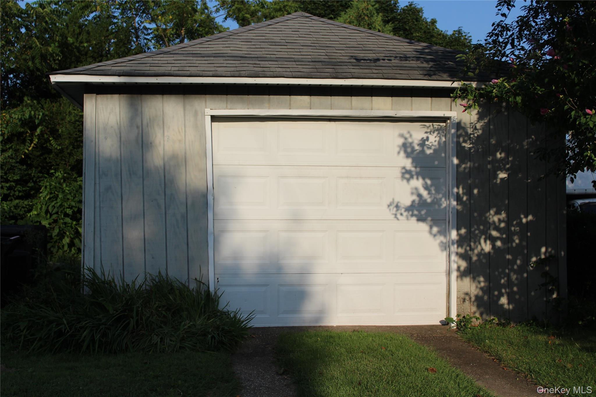 Single Family Old Dock Road  Suffolk County, NY 11754, MLS-1040541-9