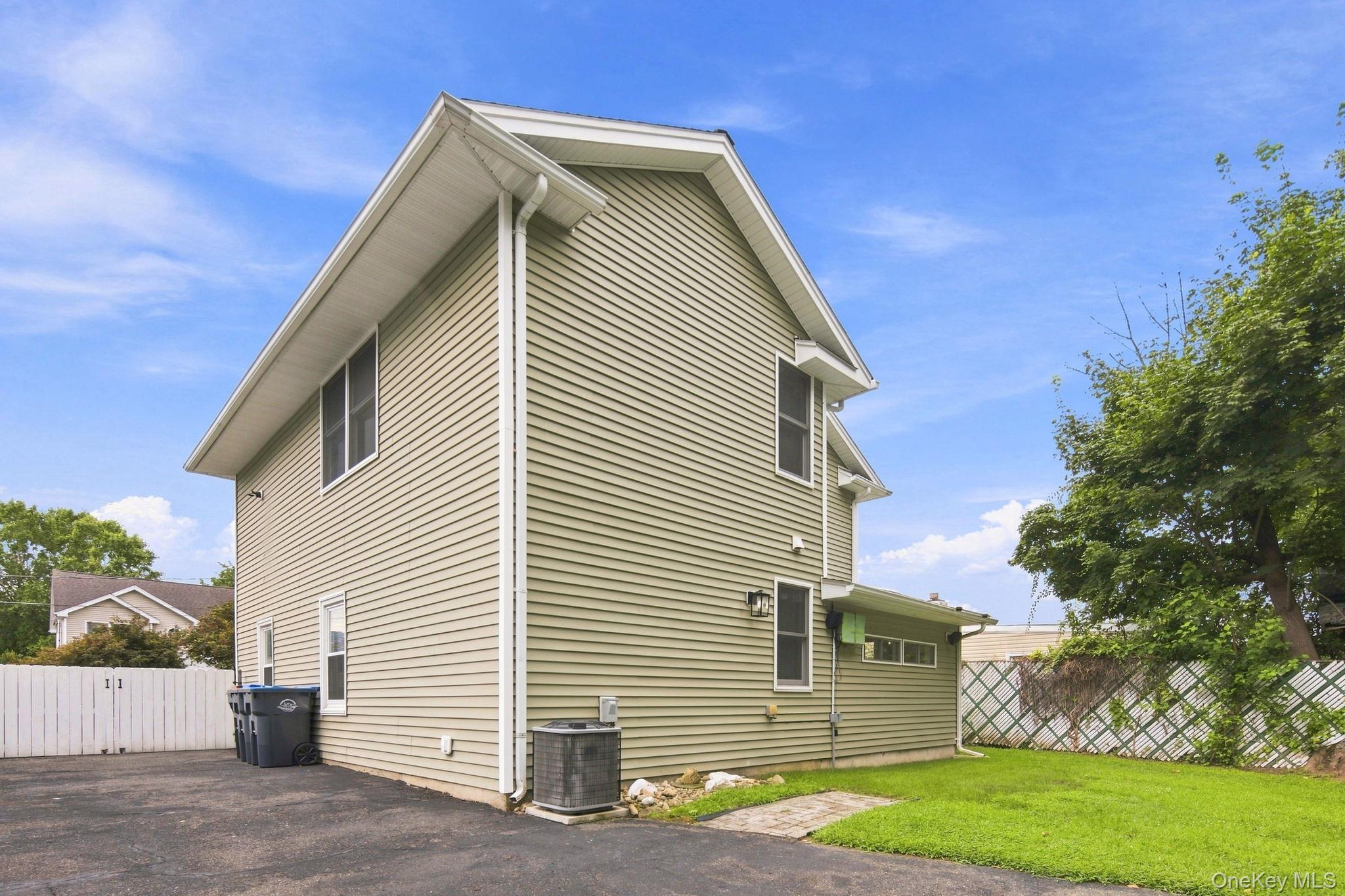 Single Family Kwiecinski Street Rockland County, NY 10993, MLS-1040550-24