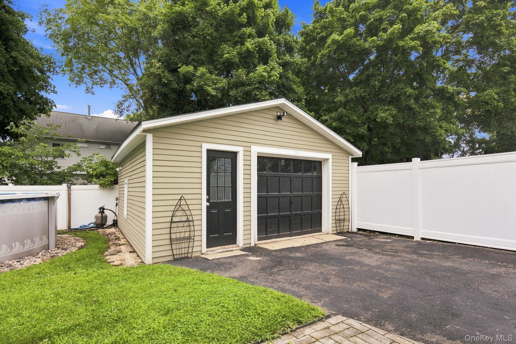 Single Family Kwiecinski Street Rockland County, NY 10993, MLS-1040550-25