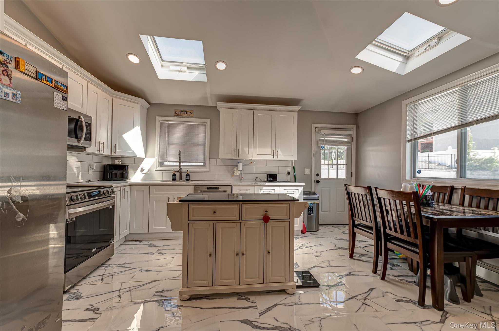Single Family Ontario Street Suffolk County, NY 11779, MLS-1040582-10