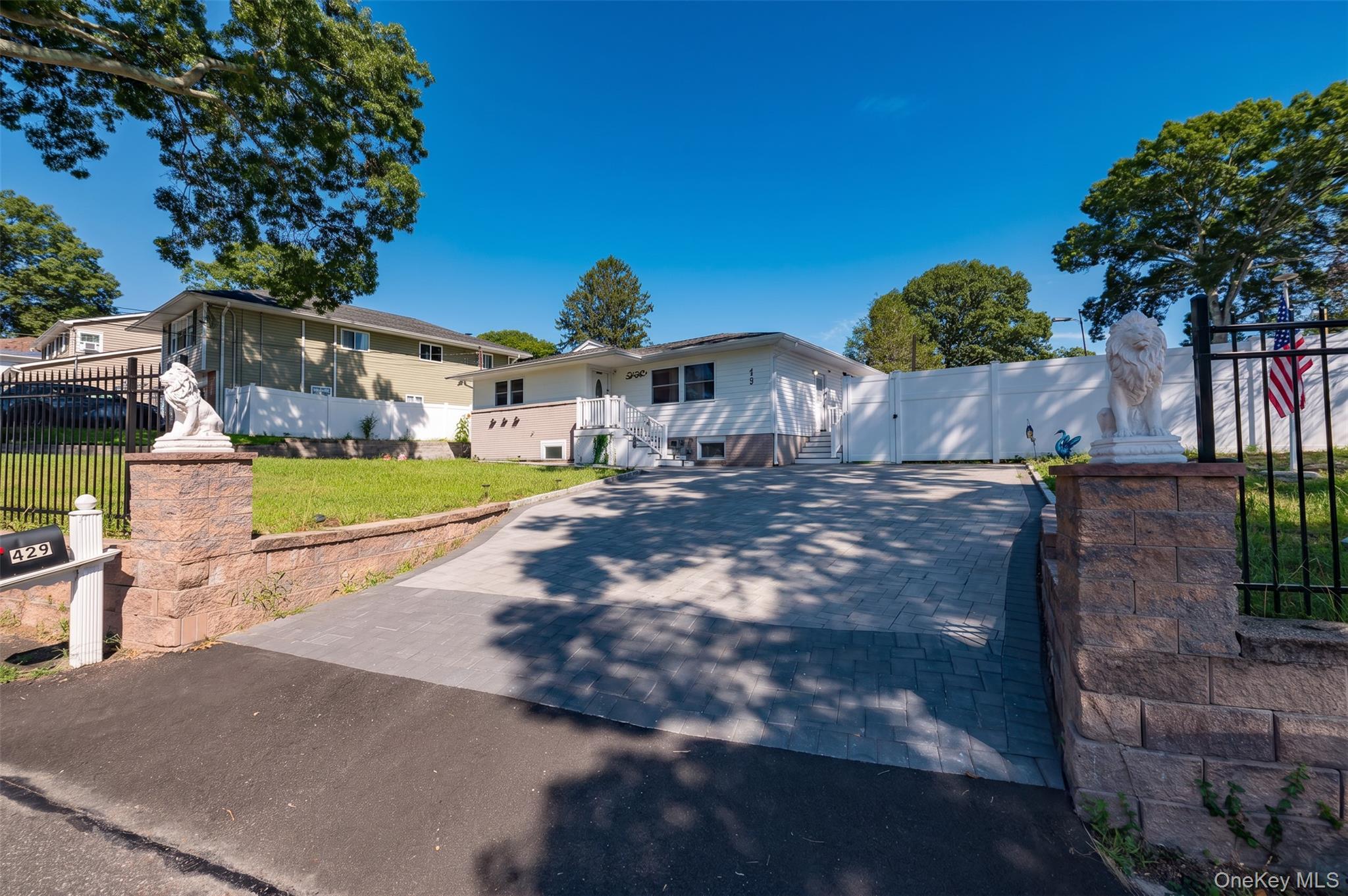 Single Family Ontario Street Suffolk County, NY 11779, MLS-1040582-2