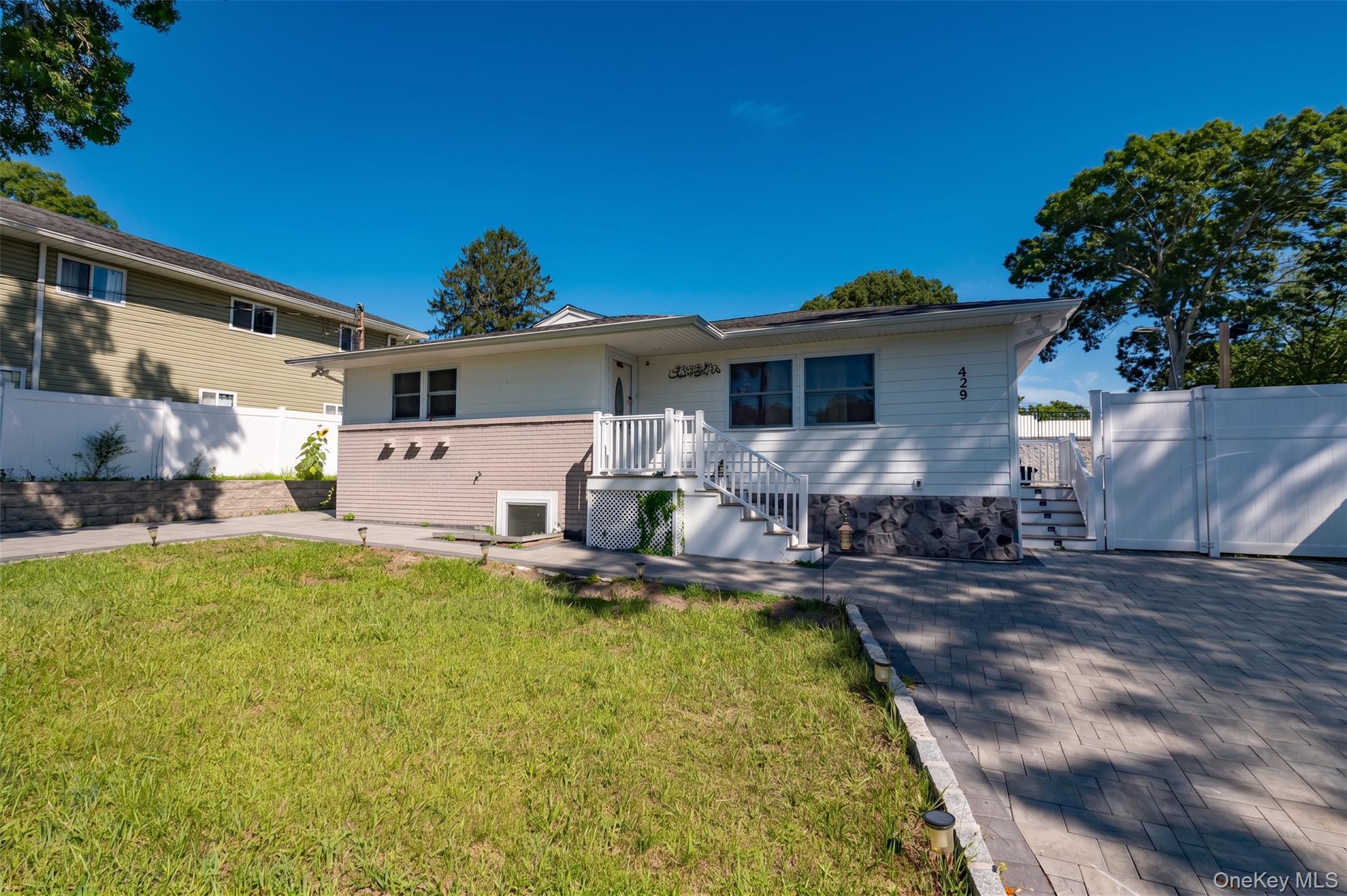 Single Family Ontario Street Suffolk County, NY 11779, MLS-1040582-3