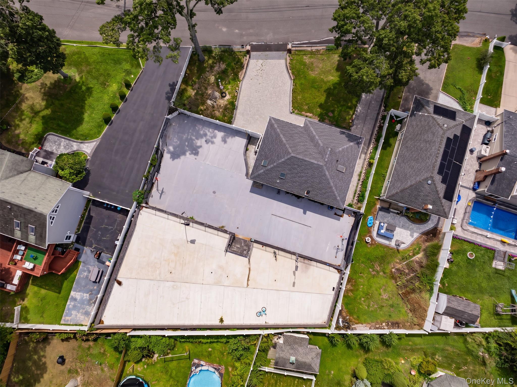 Single Family Ontario Street Suffolk County, NY 11779, MLS-1040582-32