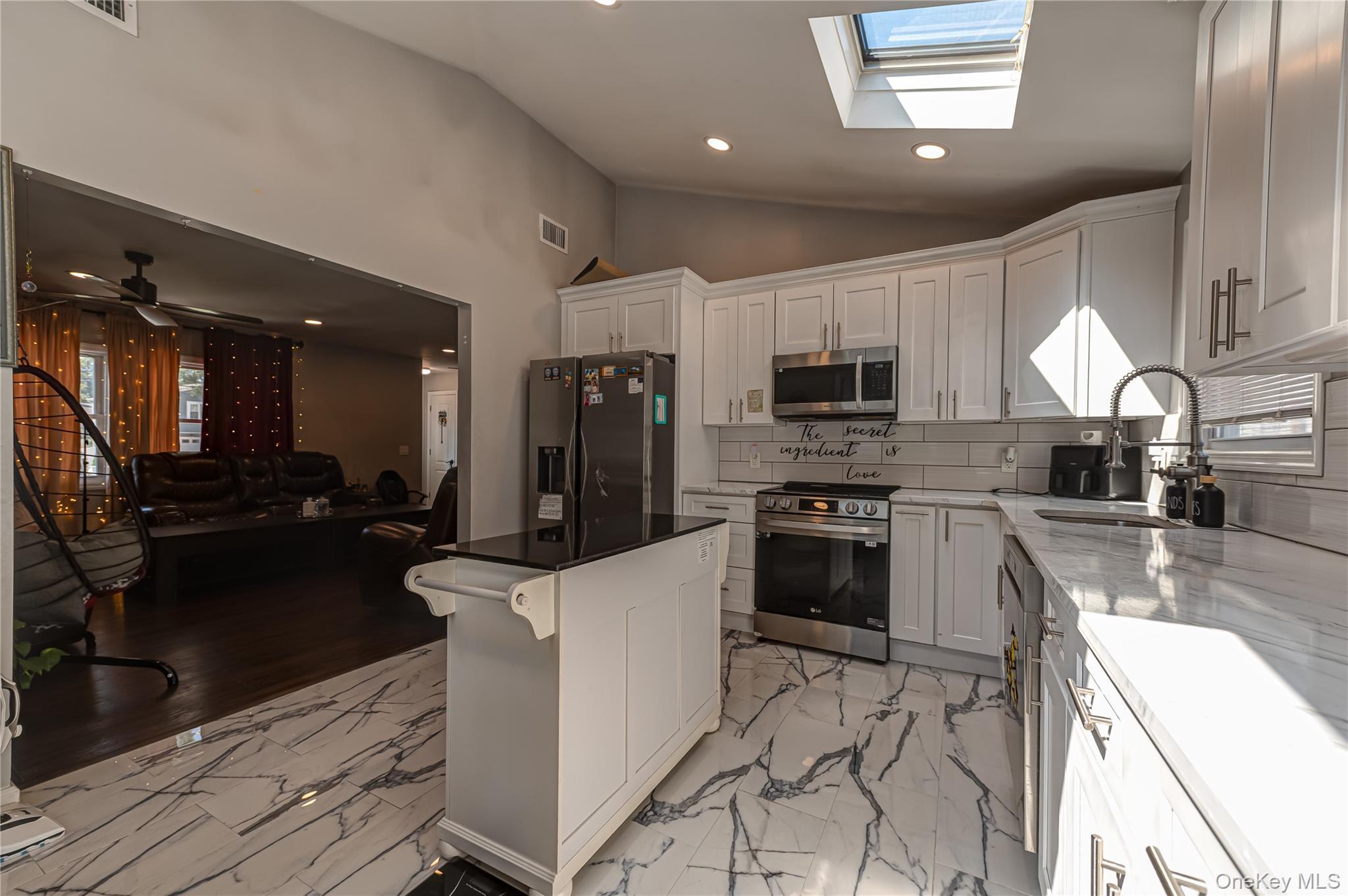 Single Family Ontario Street Suffolk County, NY 11779, MLS-1040582-9