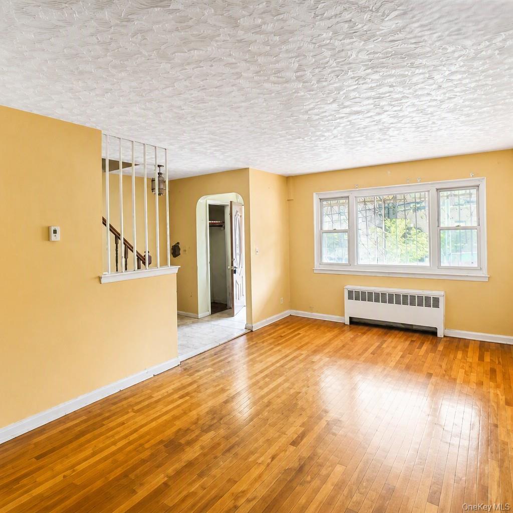 Single Family Matthews Avenue Bronx, NY 10467, MLS-1040592-2