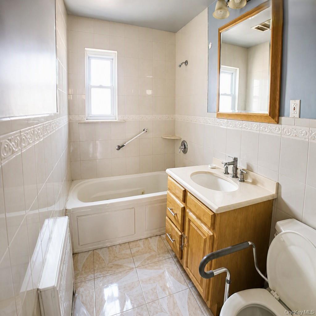 Single Family Matthews Avenue Bronx, NY 10467, MLS-1040592-5