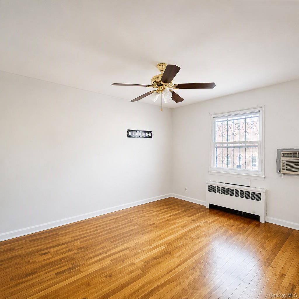 Single Family Matthews Avenue Bronx, NY 10467, MLS-1040592-6