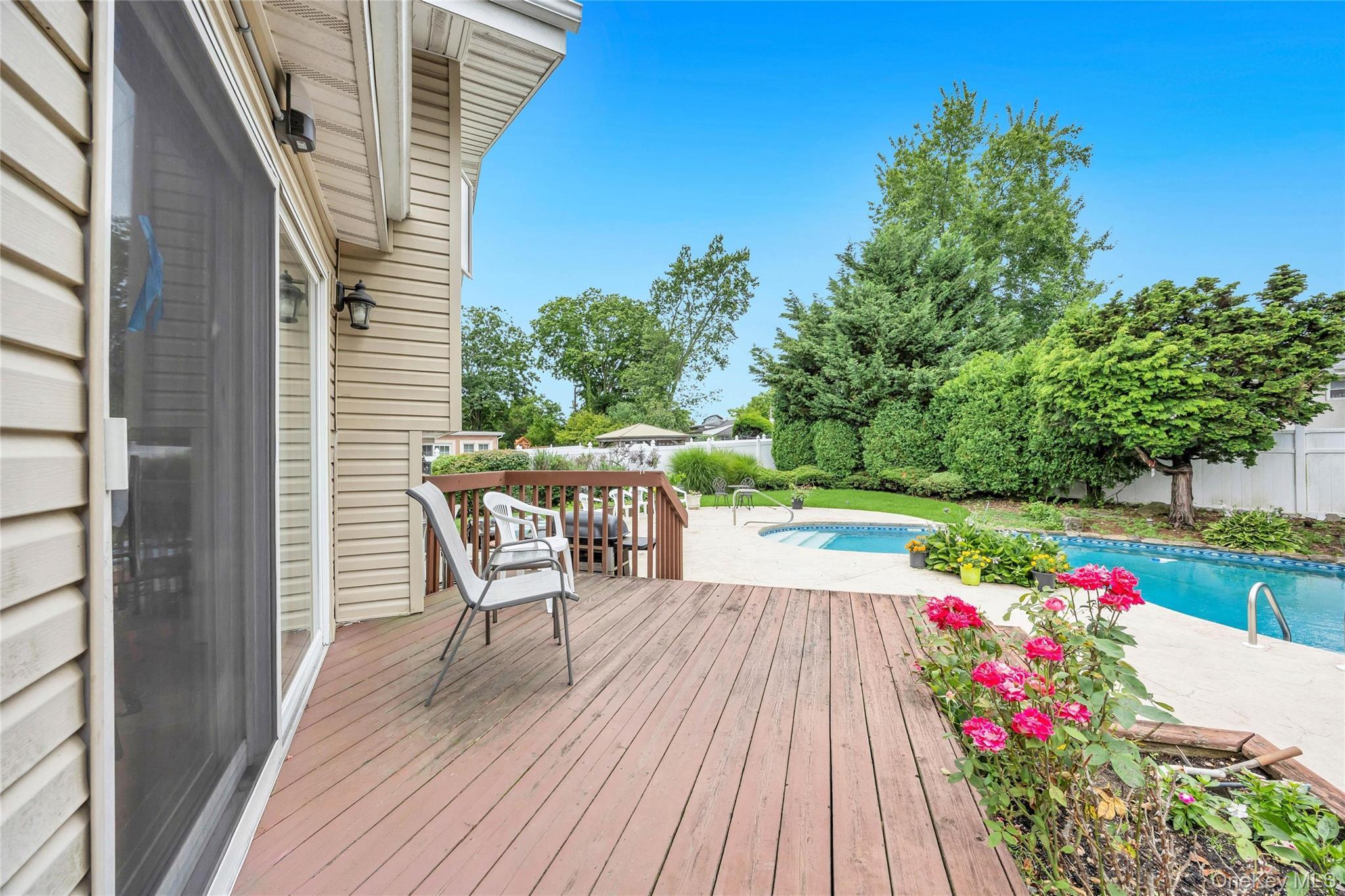 Single Family Village Drive Nassau County, NY 11753, MLS-1040601-38