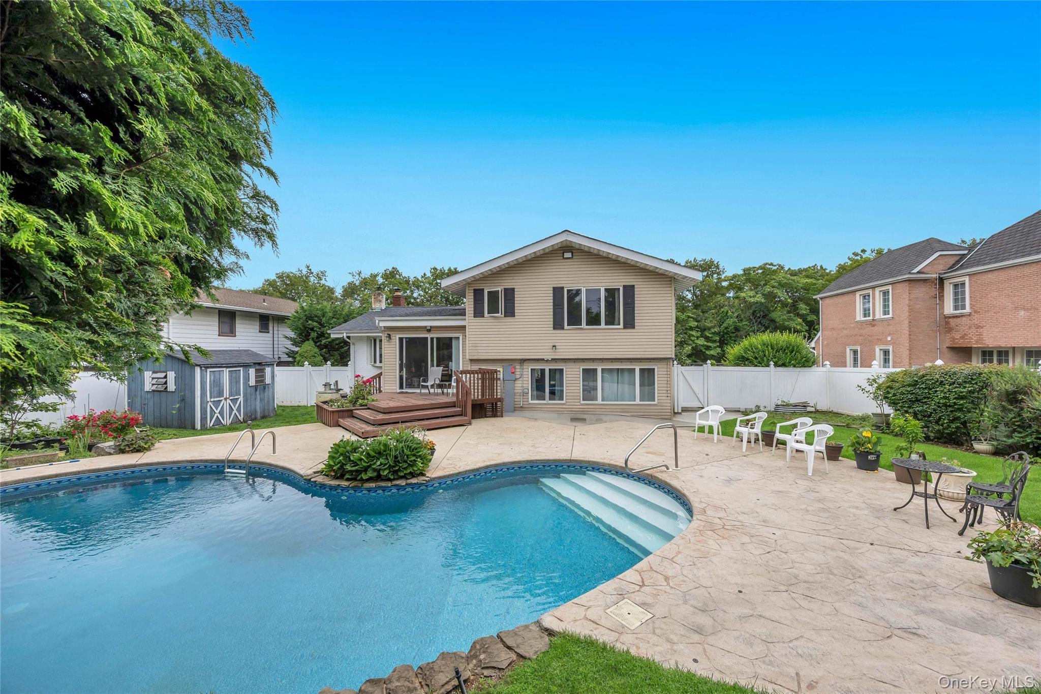 Single Family Village Drive Nassau County, NY 11753, MLS-1040601-40