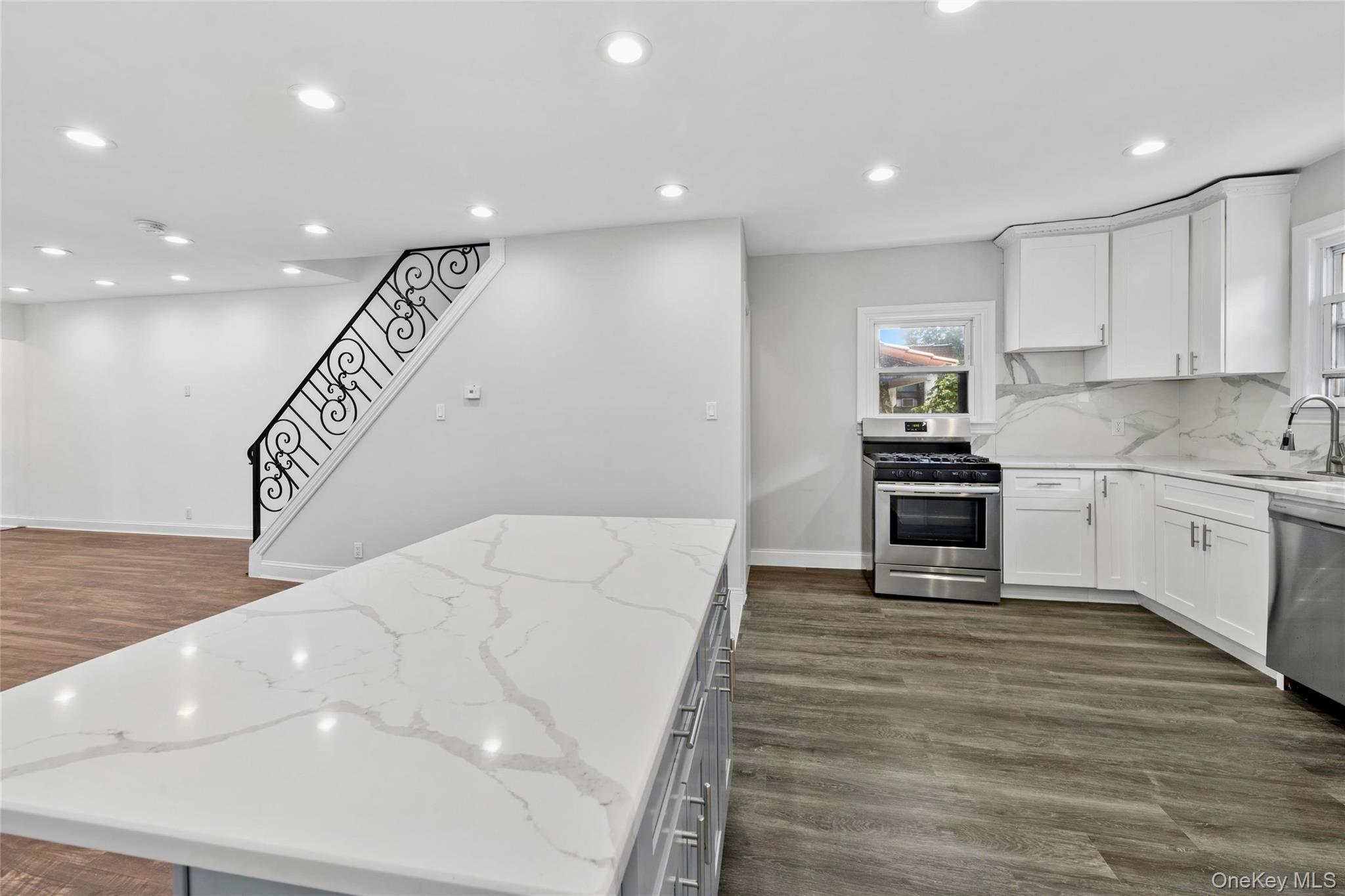 Single Family Paulding Avenue Bronx, NY 10462, MLS-1040604-17