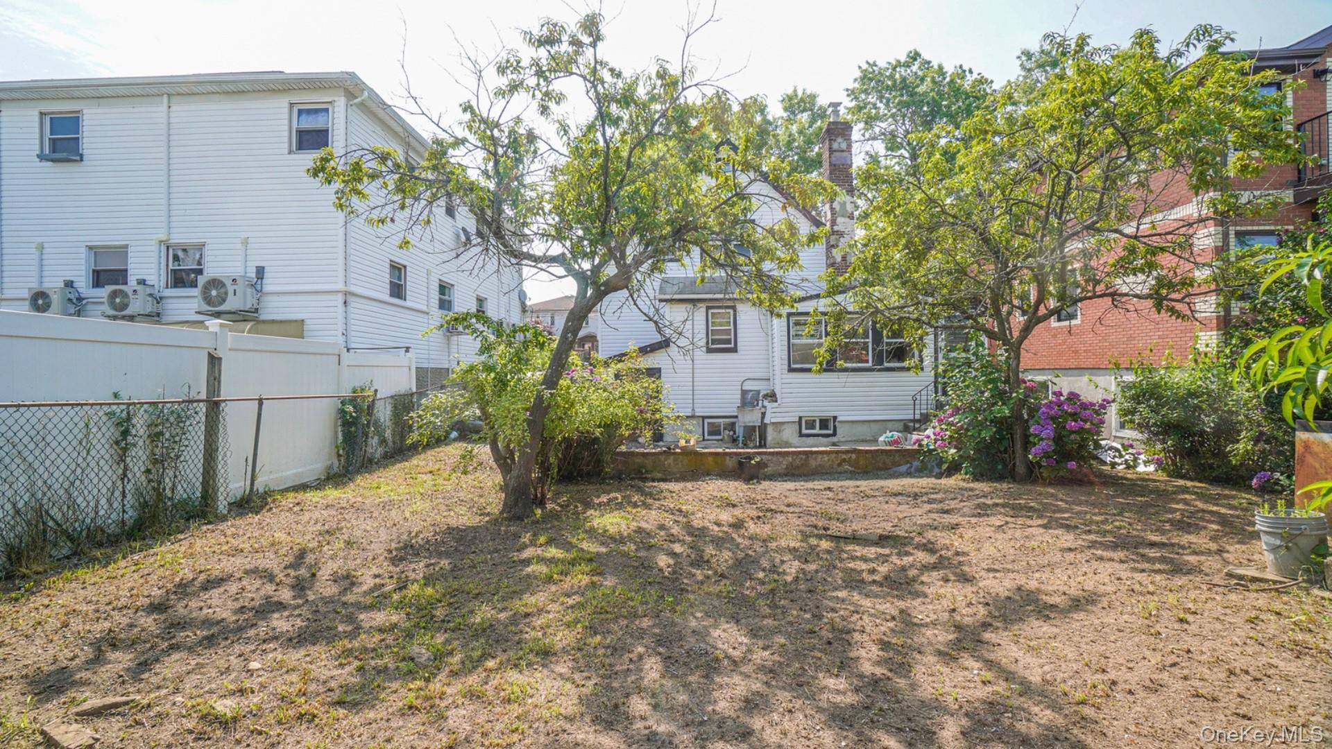 Single Family 231st Street Queens, NY 11413, MLS-1040621-5