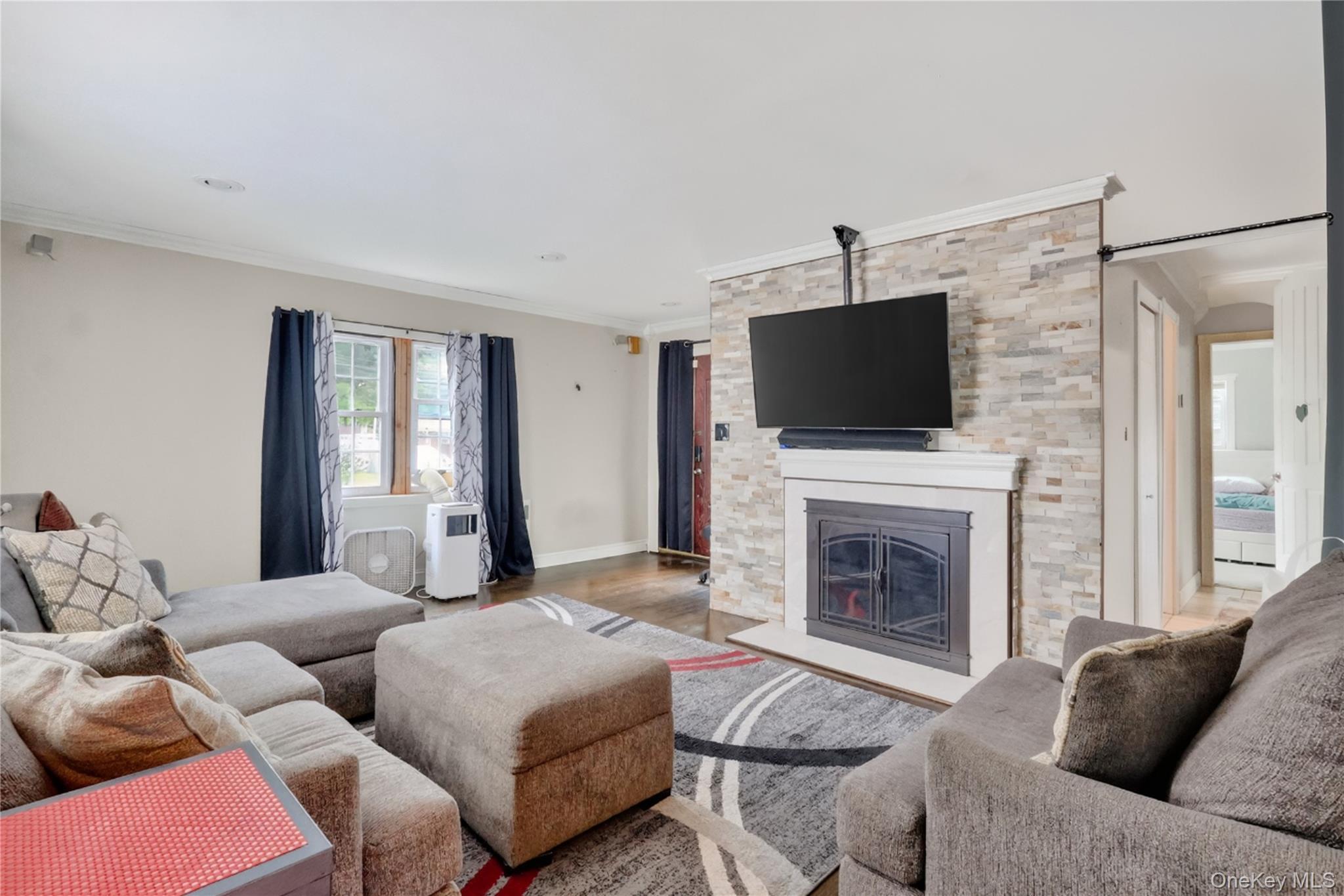 Single Family Washington Avenue Suffolk County, NY 11717, MLS-1040640-15