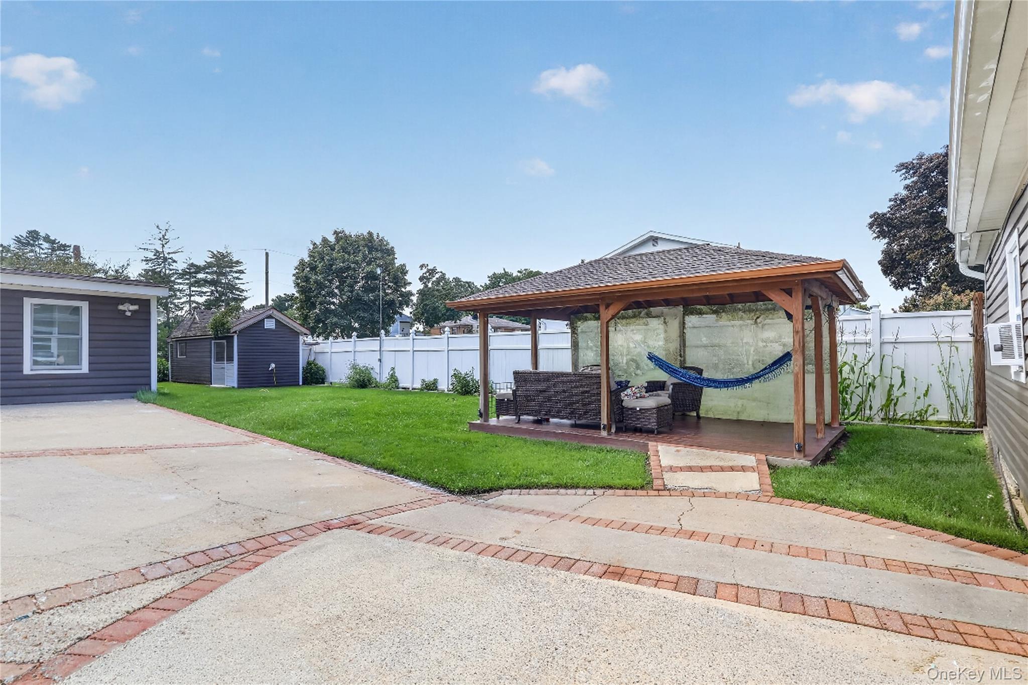 Single Family Washington Avenue Suffolk County, NY 11717, MLS-1040640-16