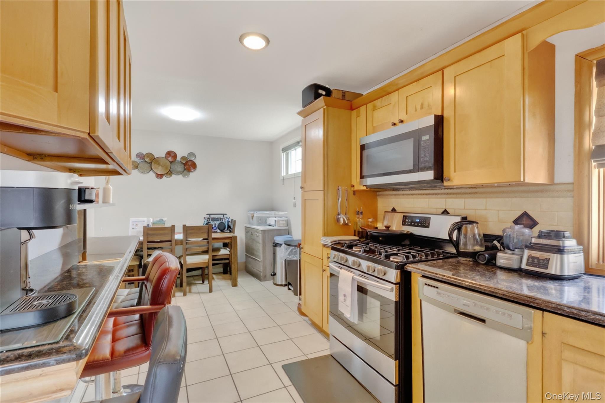 Single Family Washington Avenue Suffolk County, NY 11717, MLS-1040640-8