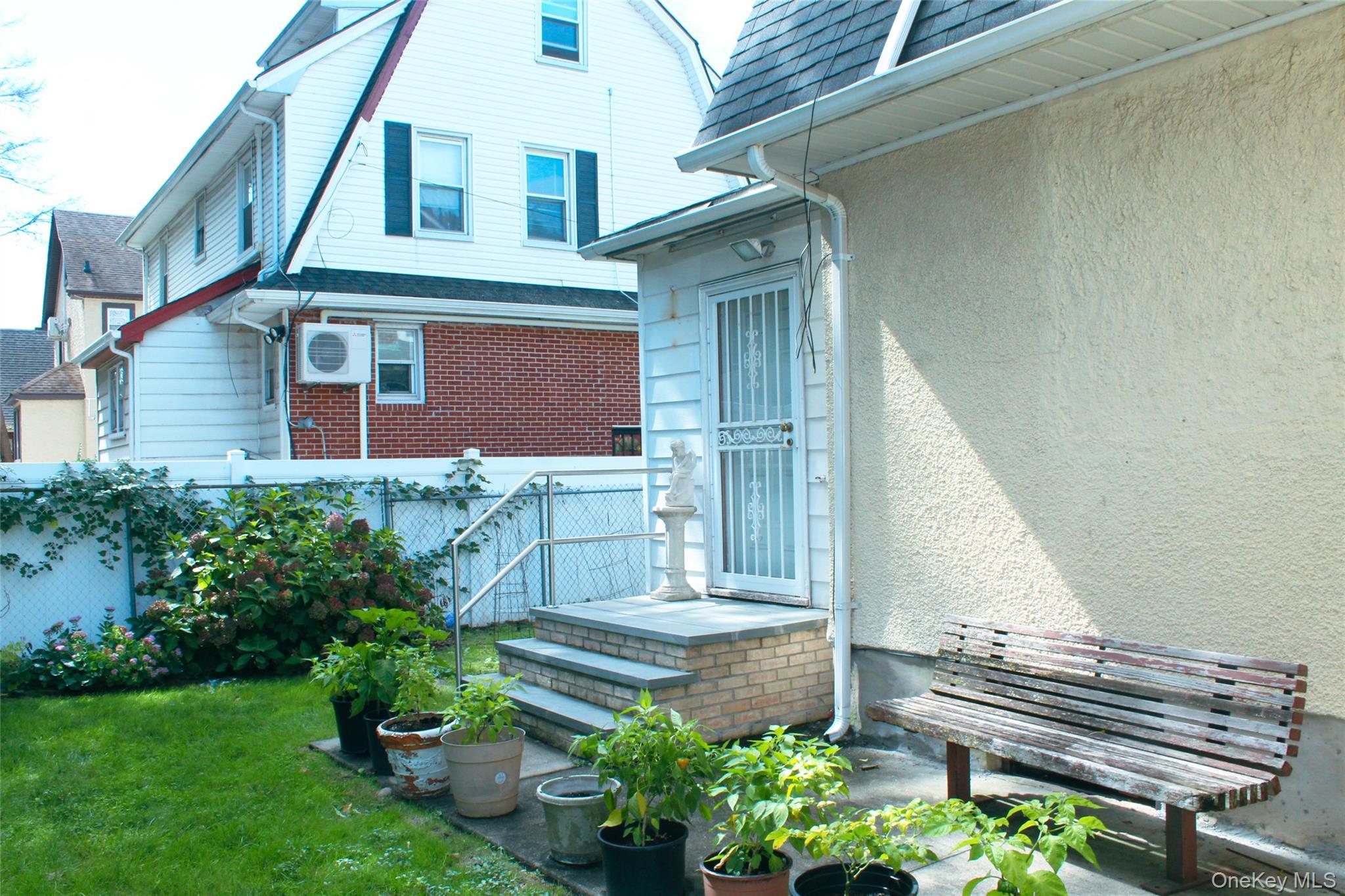 Single Family 225th Street Queens, NY 11413, MLS-1040643-34