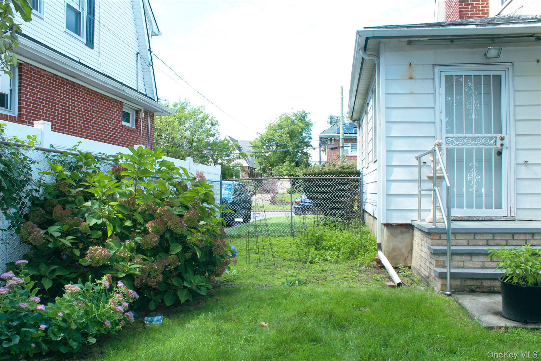 Single Family 225th Street Queens, NY 11413, MLS-1040643-38