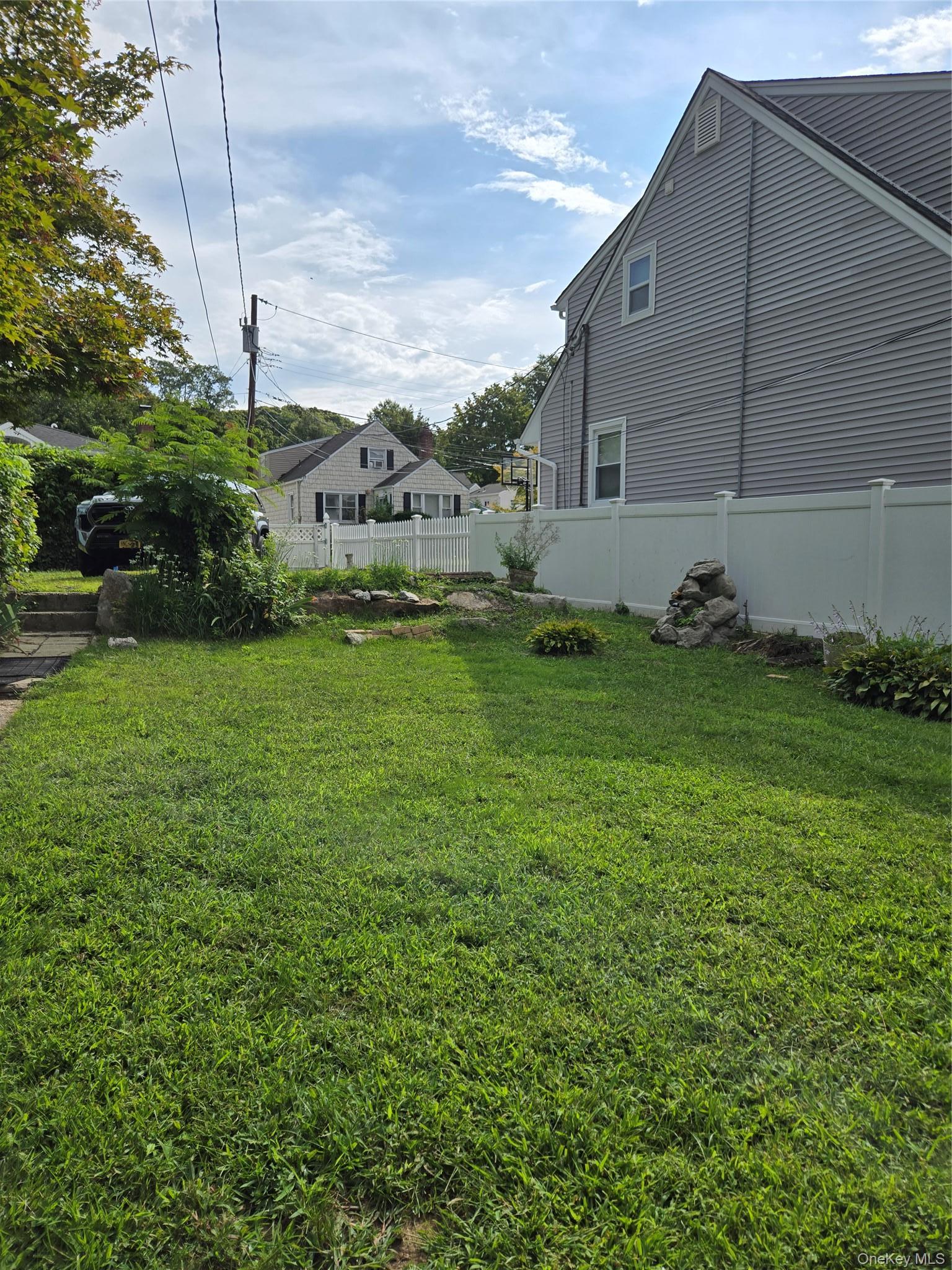 Single Family Cross Road Nassau County, NY 11709, MLS-1040651-10