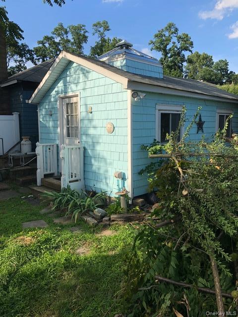 Single Family Cross Road  Nassau County, NY 11709, MLS-1040651-11