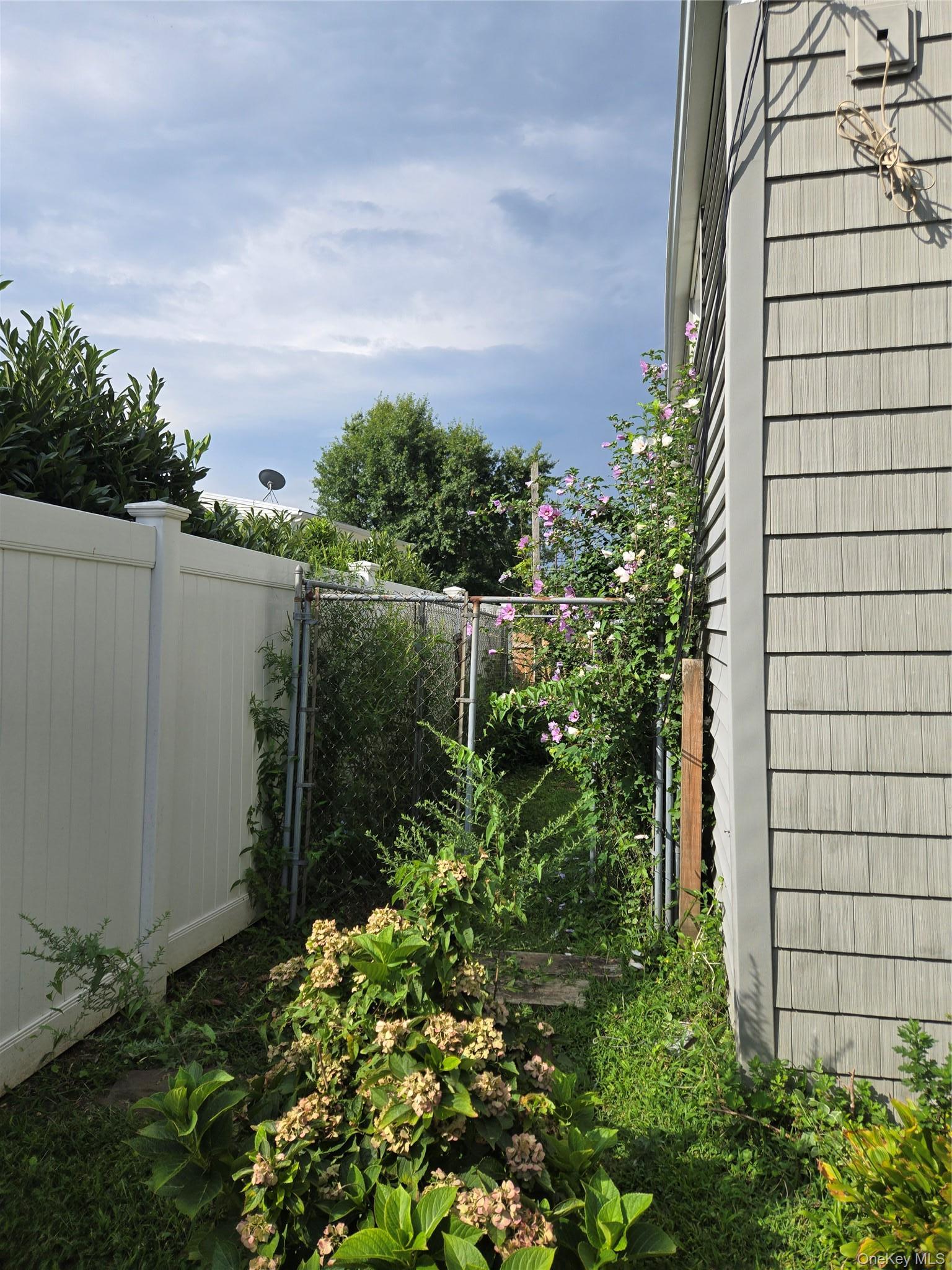 Single Family Cross Road Nassau County, NY 11709, MLS-1040651-9