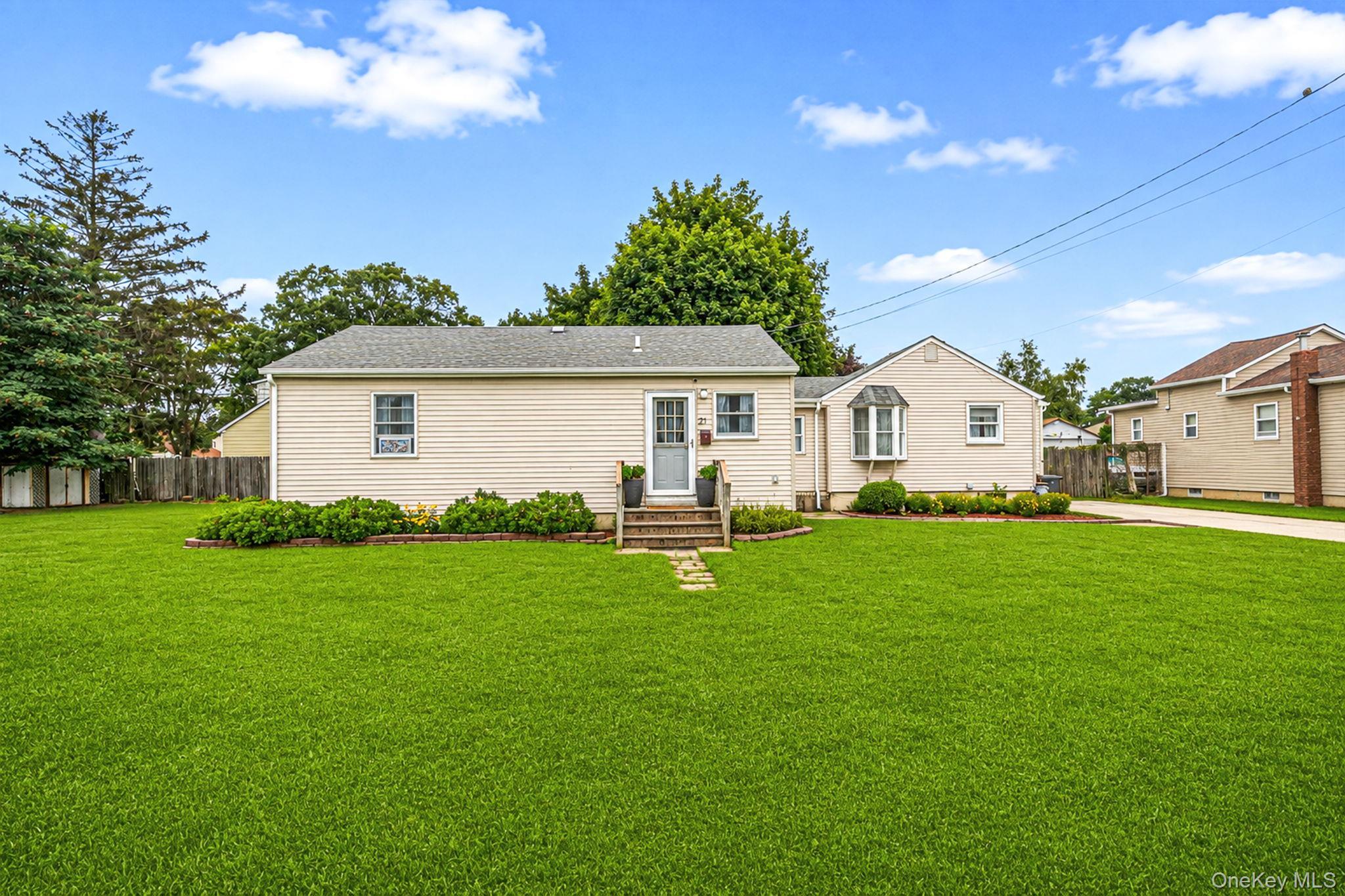 Single Family Cherokee Drive Suffolk County, NY 11706, MLS-1040654-2