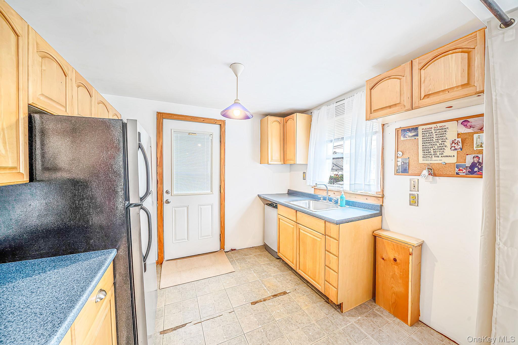 Single Family Cherokee Drive Suffolk County, NY 11706, MLS-1040654-20