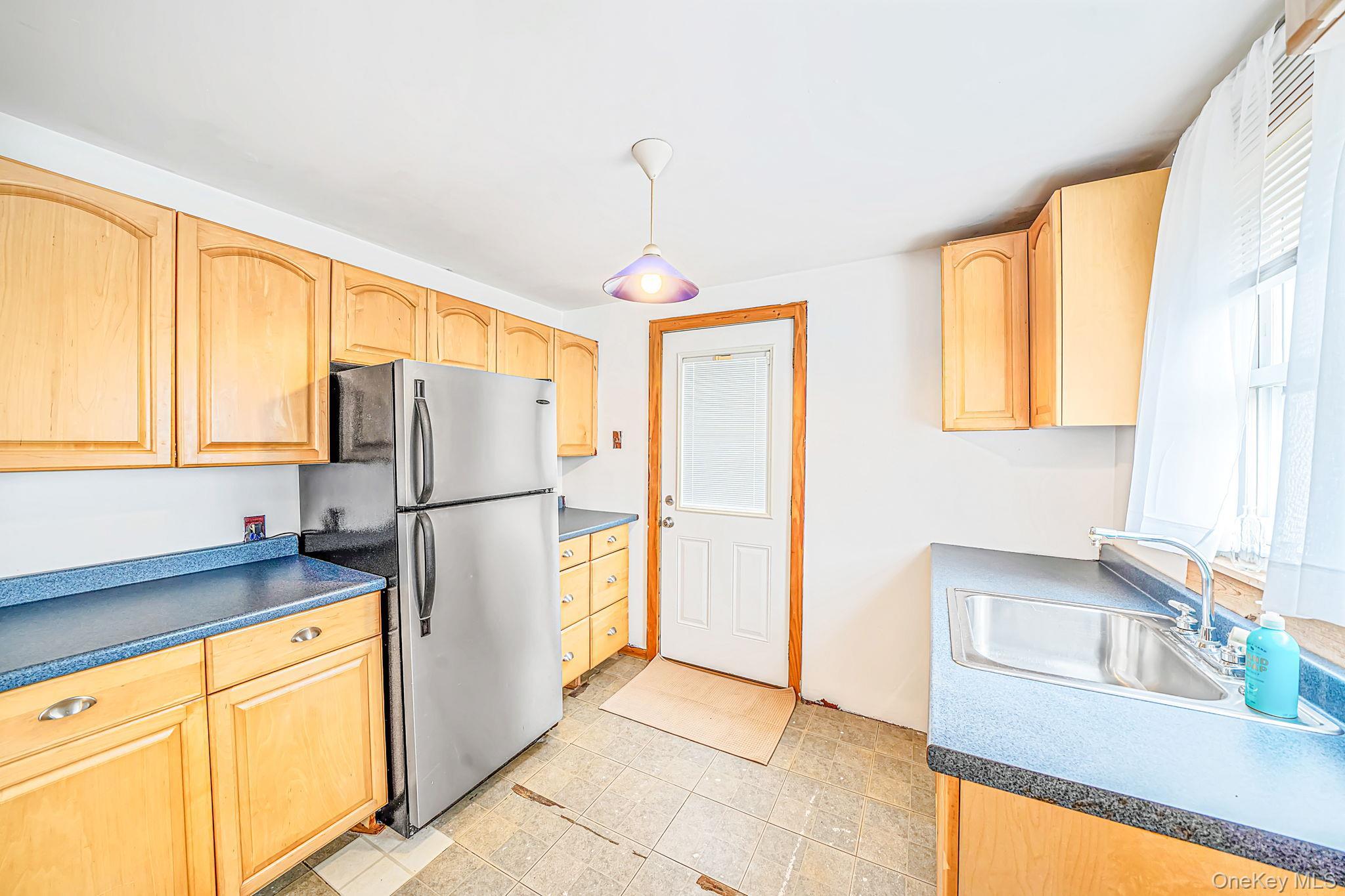 Single Family Cherokee Drive Suffolk County, NY 11706, MLS-1040654-21