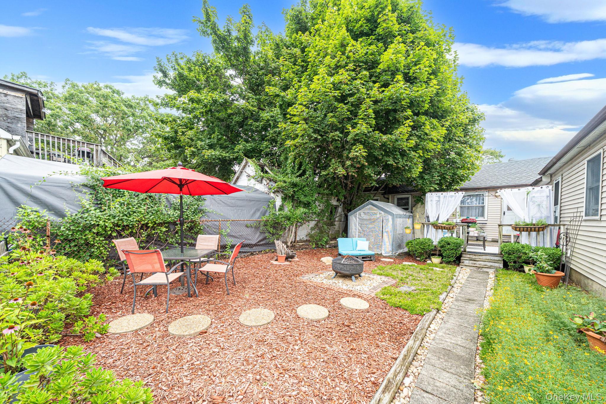 Single Family Cherokee Drive Suffolk County, NY 11706, MLS-1040654-33