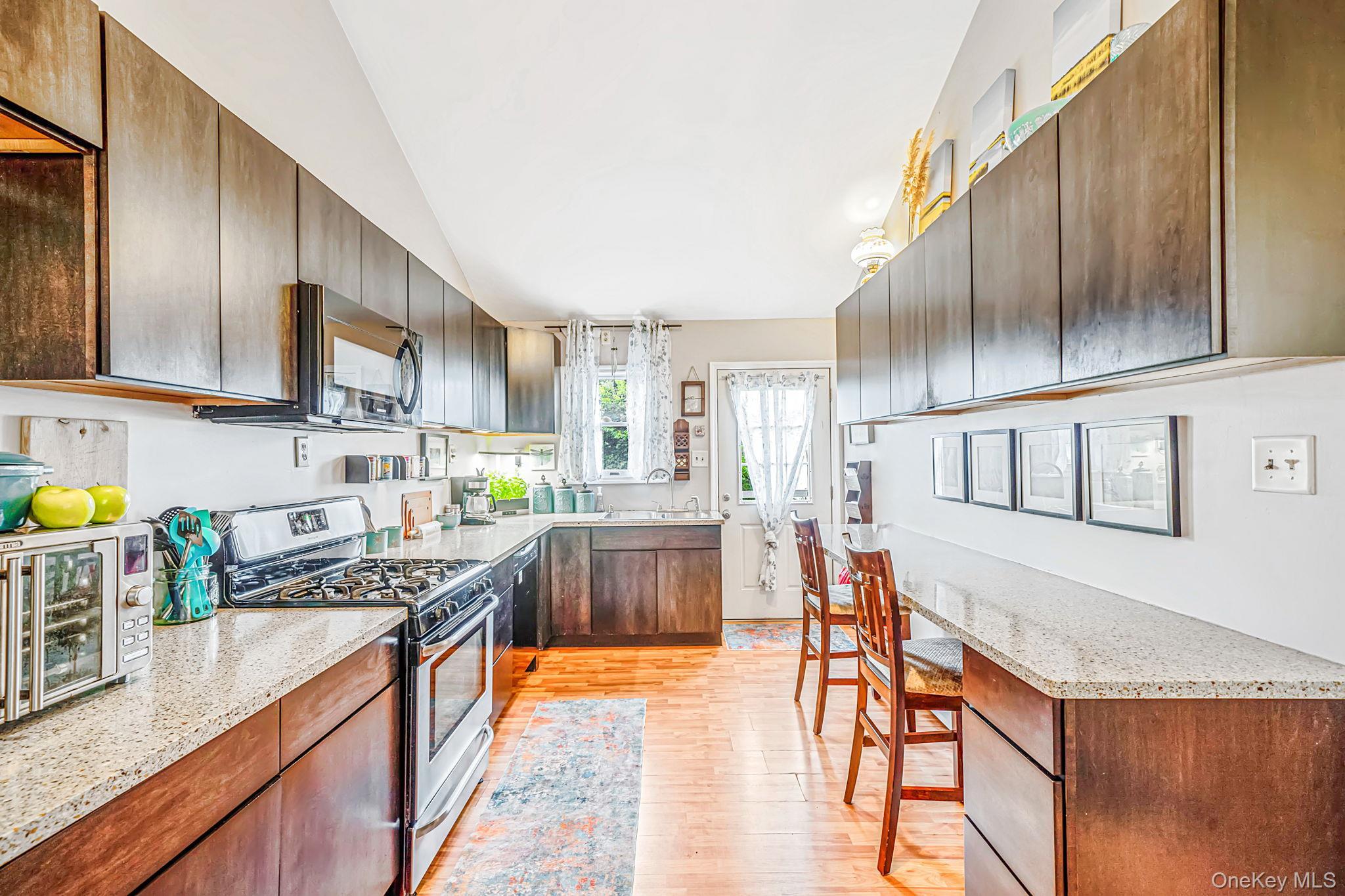 Single Family Cherokee Drive Suffolk County, NY 11706, MLS-1040654-5