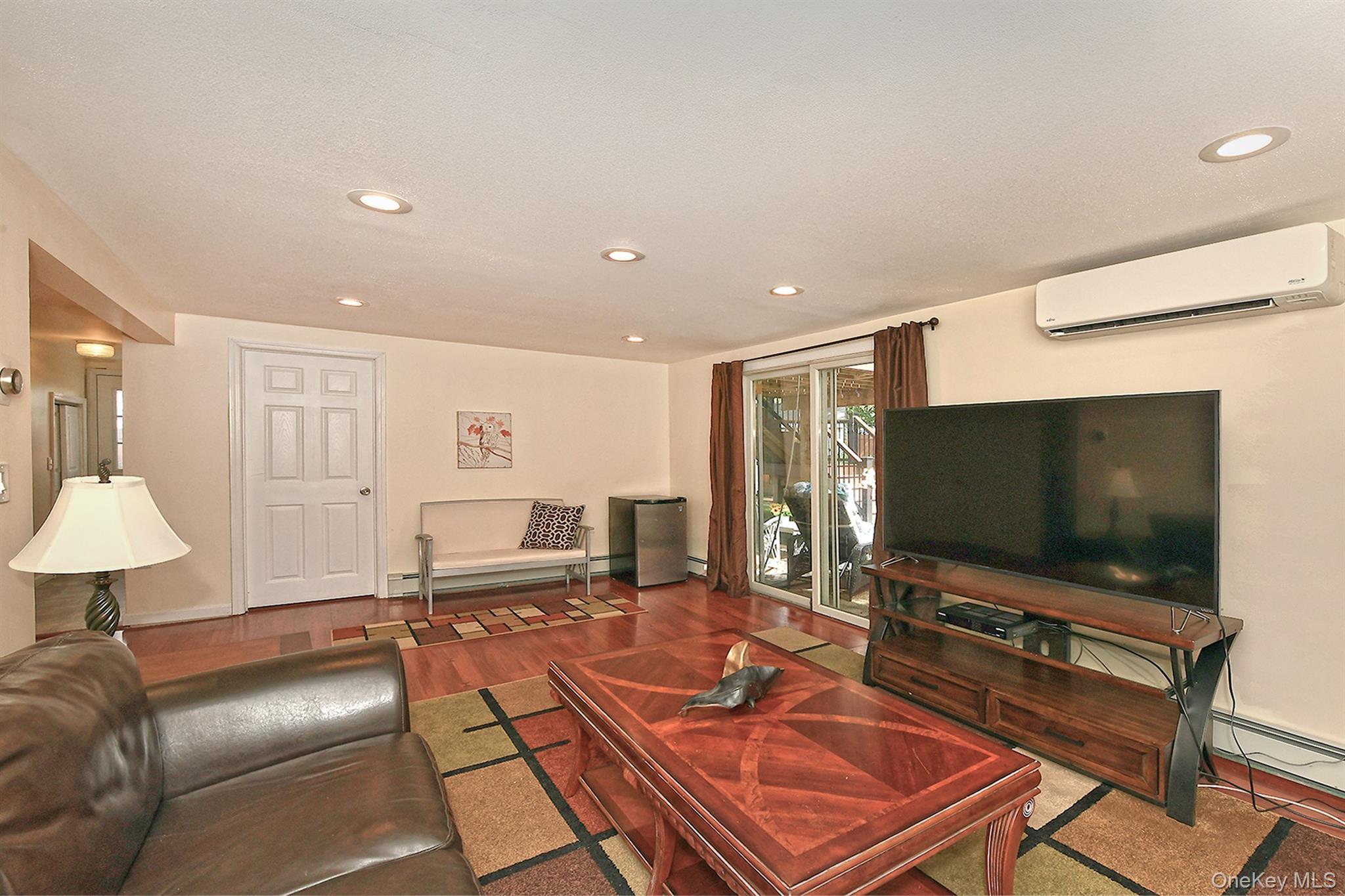 Single Family Crest Hill Court Suffolk County, NY 11746, MLS-1040705-17