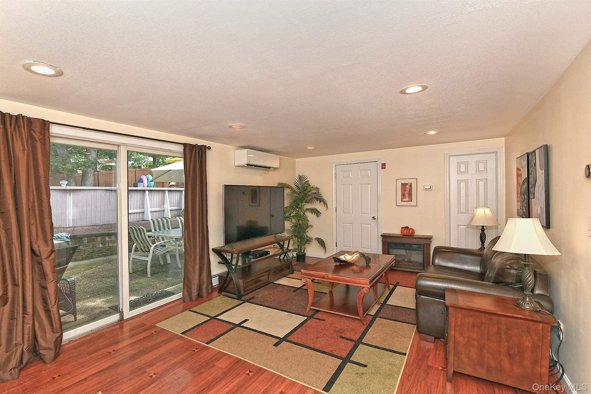 Single Family Crest Hill Court Suffolk County, NY 11746, MLS-1040705-18