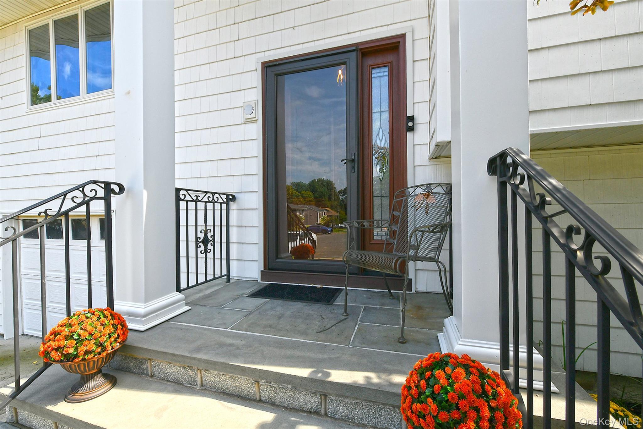 Single Family Crest Hill Court Suffolk County, NY 11746, MLS-1040705-2