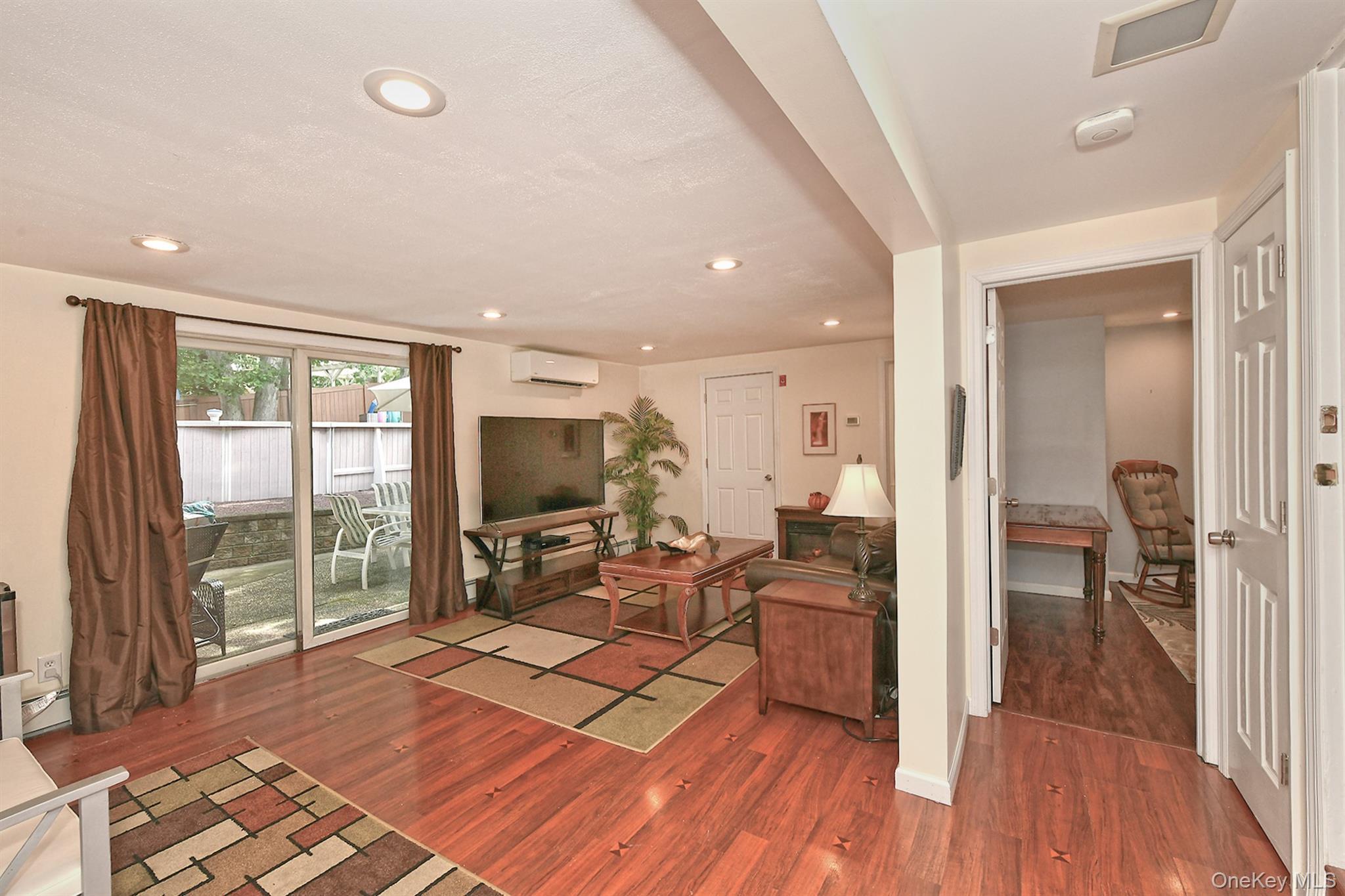 Single Family Crest Hill Court Suffolk County, NY 11746, MLS-1040705-20