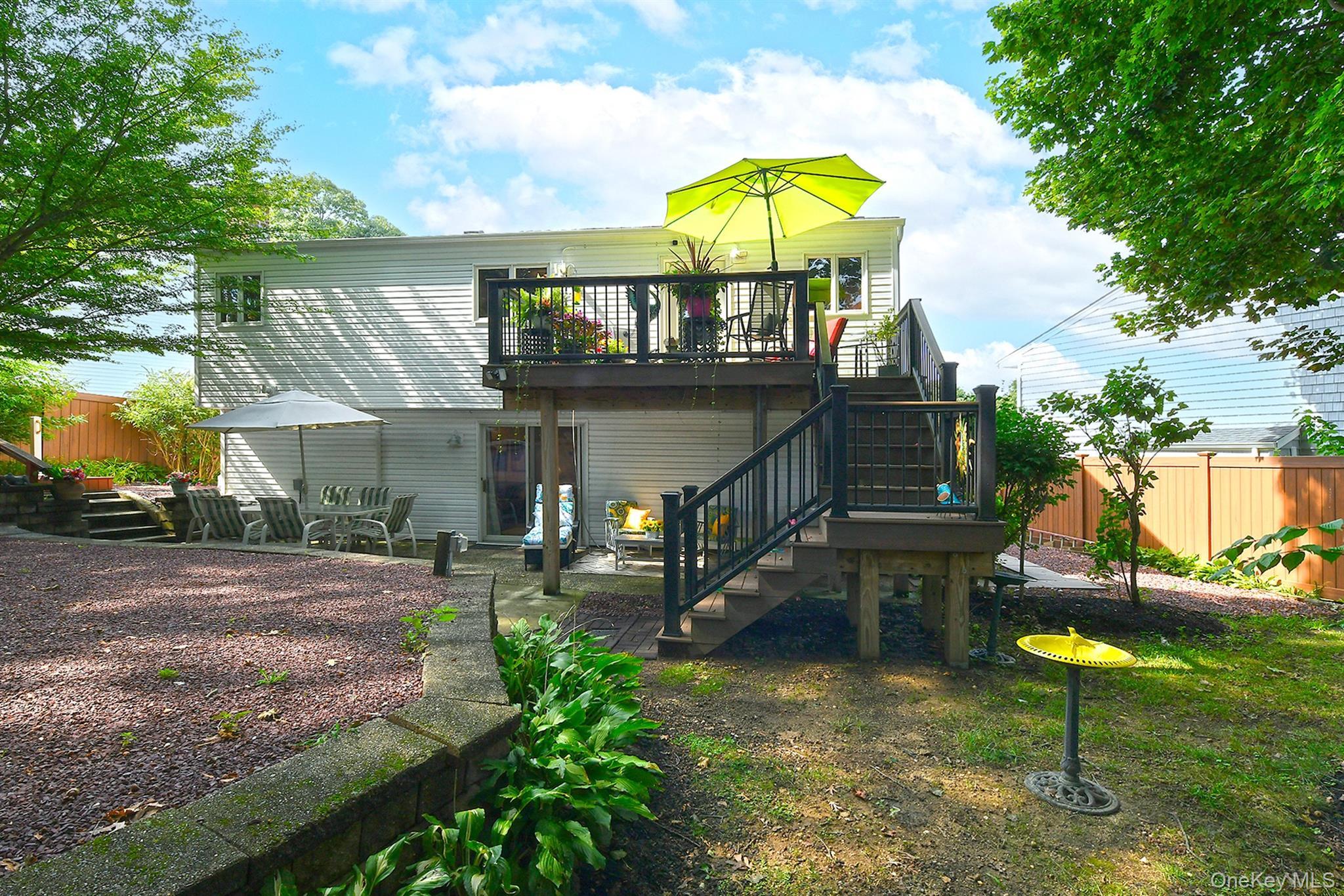 Single Family Crest Hill Court Suffolk County, NY 11746, MLS-1040705-25