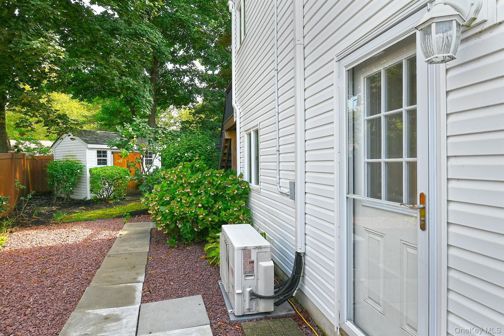 Single Family Crest Hill Court Suffolk County, NY 11746, MLS-1040705-30