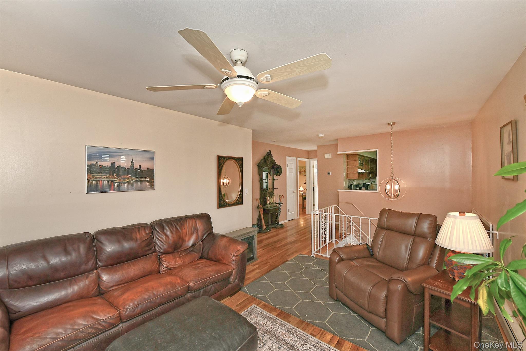 Single Family Crest Hill Court Suffolk County, NY 11746, MLS-1040705-4