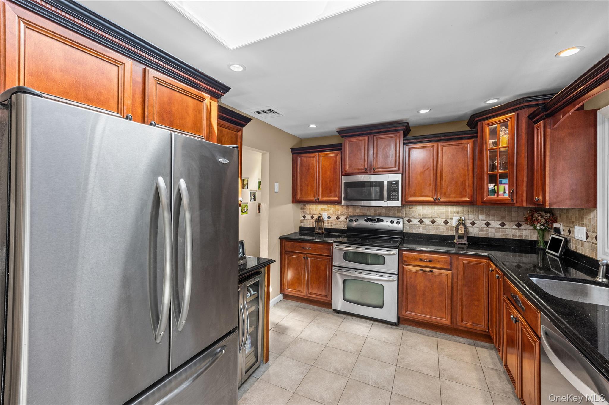 Single Family Marbeth Circle Suffolk County, NY 11764, MLS-1040721-13