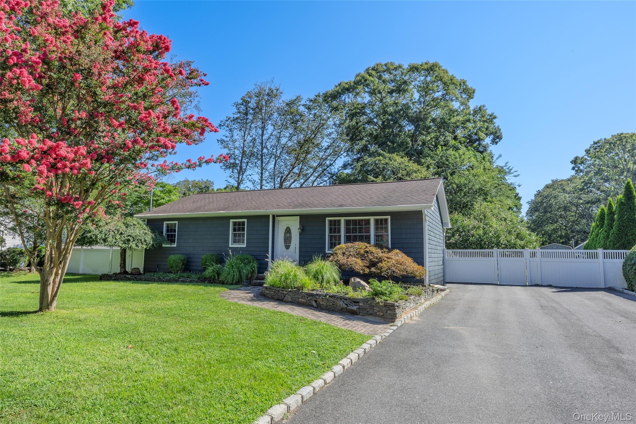 Single Family Marbeth Circle Suffolk County, NY 11764, MLS-1040721-3