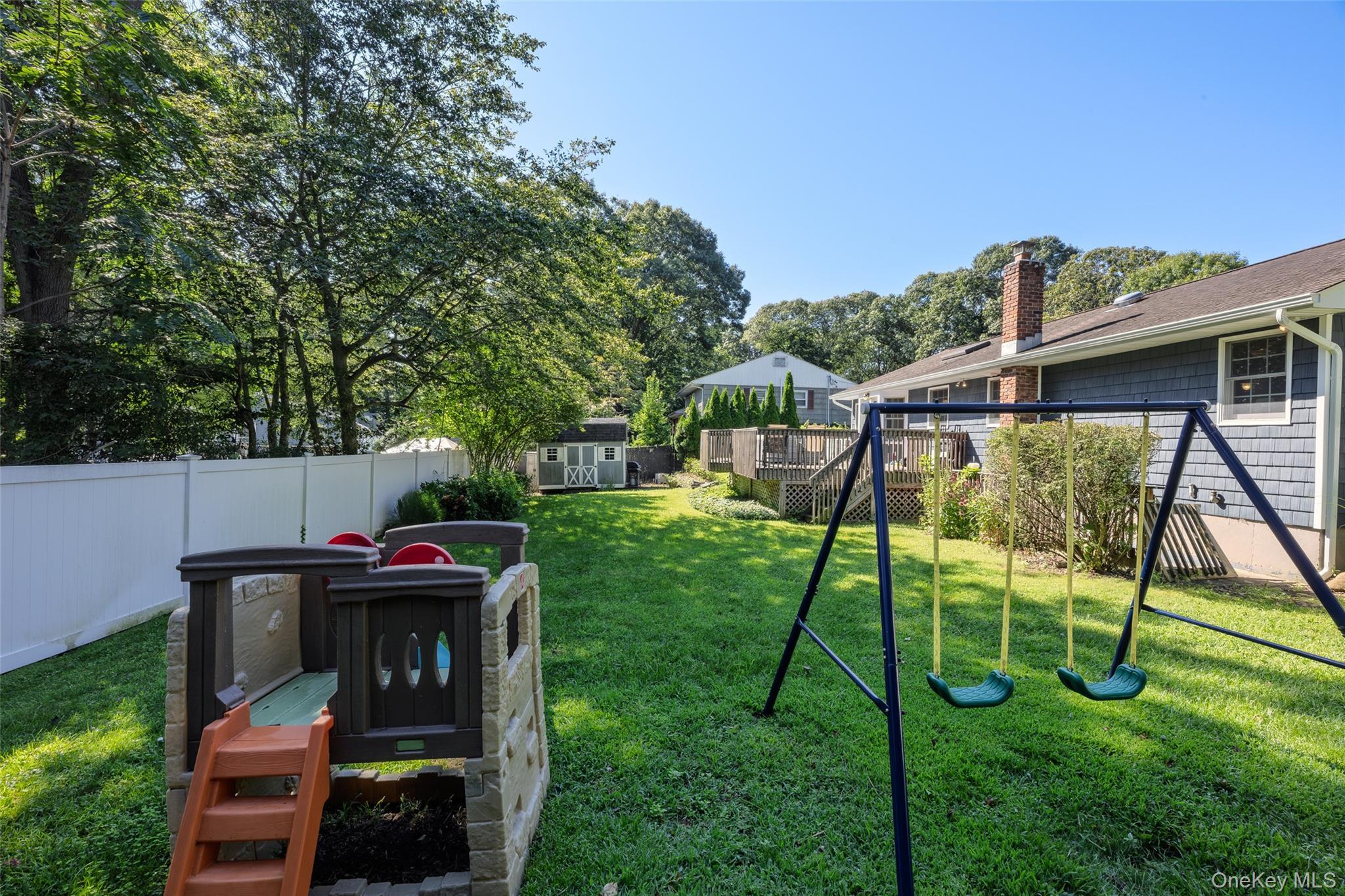 Single Family Marbeth Circle Suffolk County, NY 11764, MLS-1040721-37