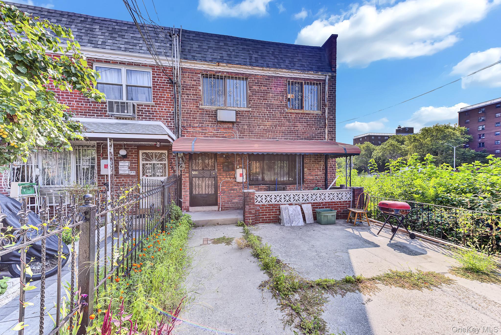 Single Family Autumn Avenue  Brooklyn, NY 11208, MLS-1040727-2