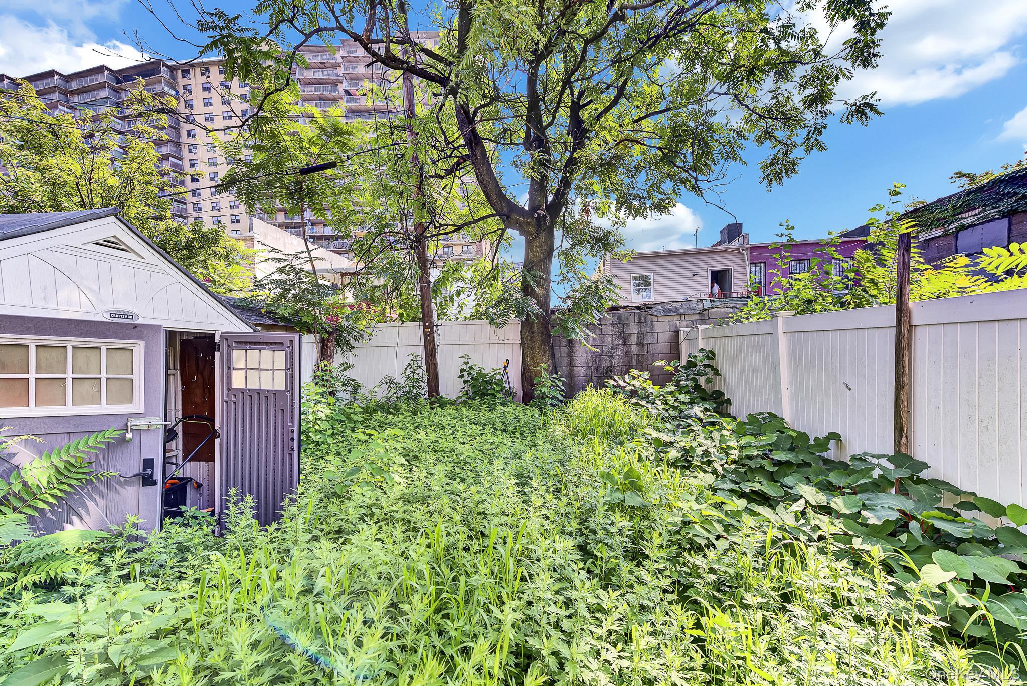 Single Family Autumn Avenue  Brooklyn, NY 11208, MLS-1040727-32