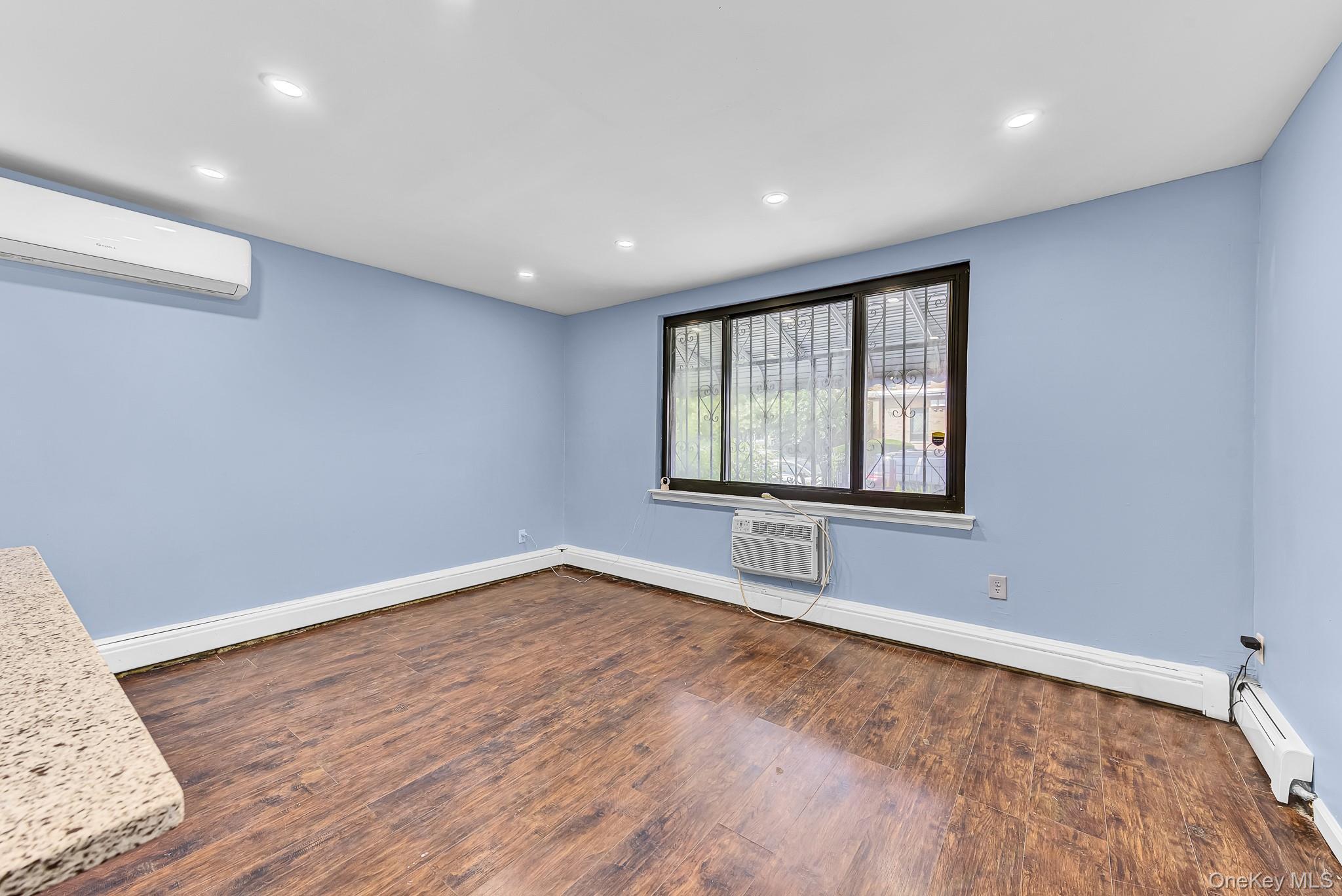 Single Family Autumn Avenue  Brooklyn, NY 11208, MLS-1040727-4