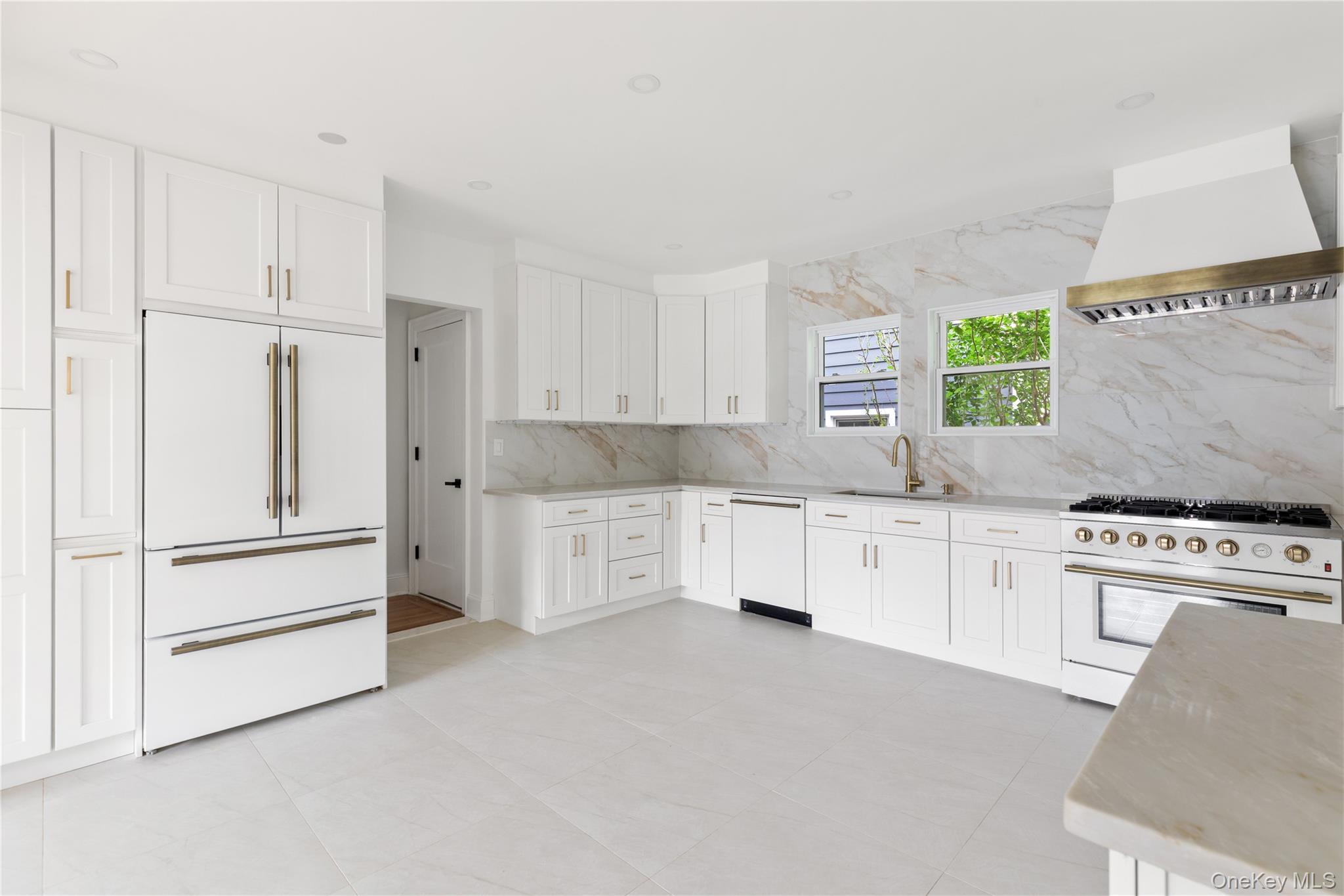 Single Family Pomander Road  Nassau County, NY 11501, MLS-1040739-4