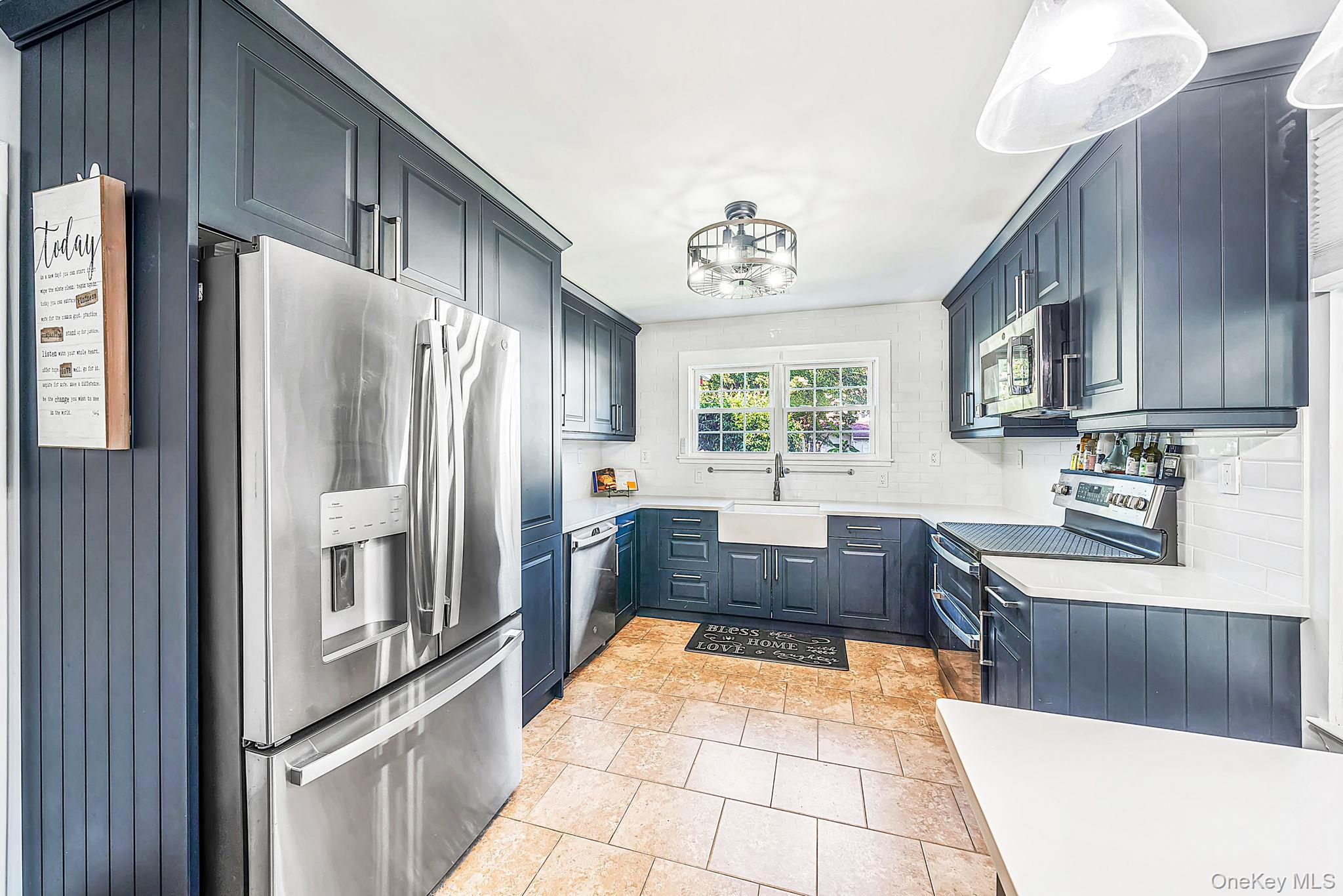 Single Family Balmoral Court  Suffolk County, NY 11953, MLS-1040762-4