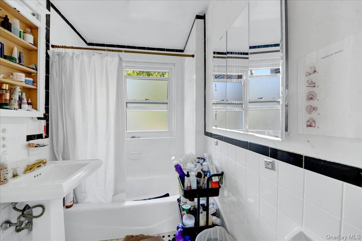 Single Family W 234th Street Bronx, NY 10463, MLS-1040786-13
