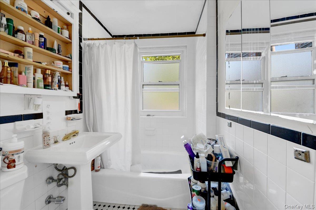 Single Family W 234th Street Bronx, NY 10463, MLS-1040786-14