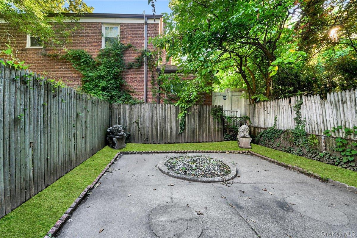 Single Family W 234th Street Bronx, NY 10463, MLS-1040786-2