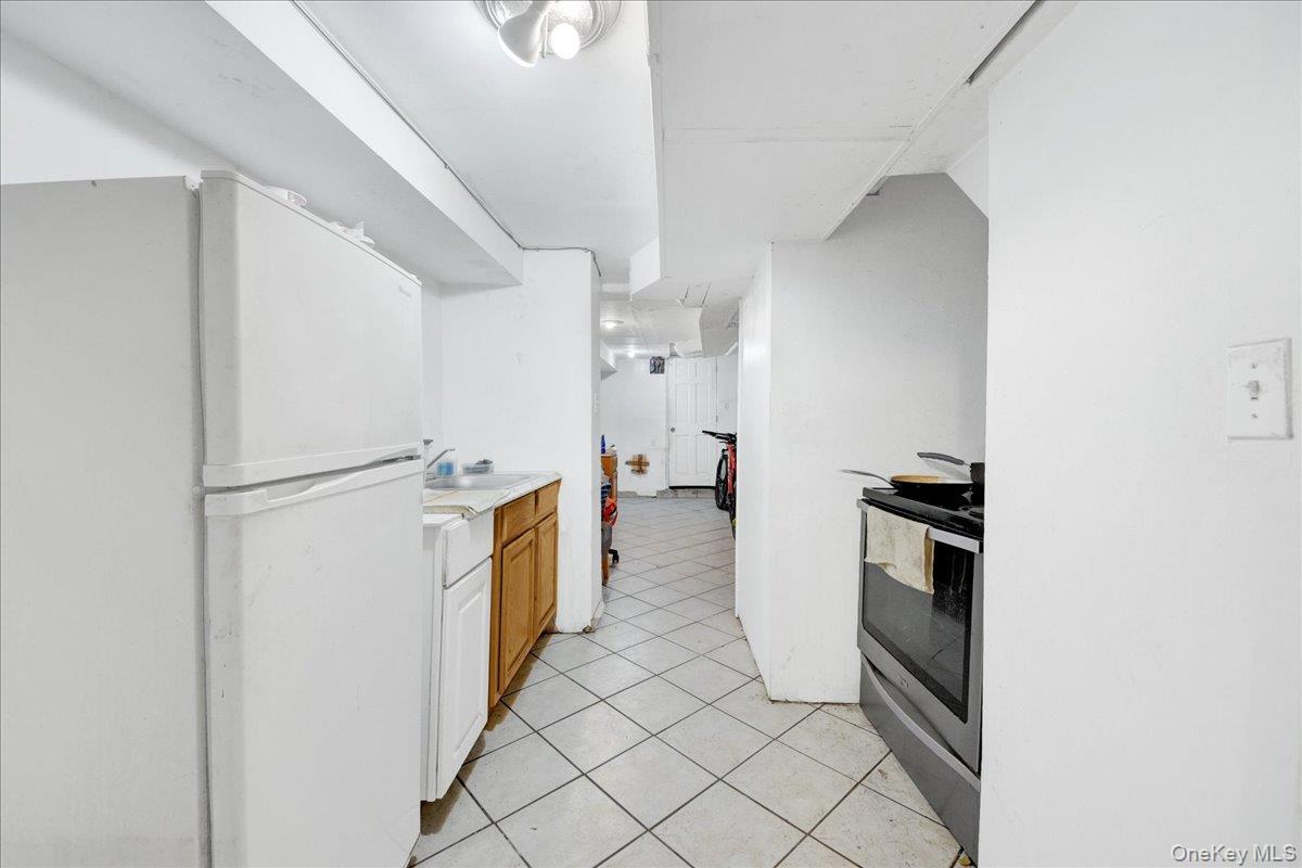 Single Family W 234th Street Bronx, NY 10463, MLS-1040786-20