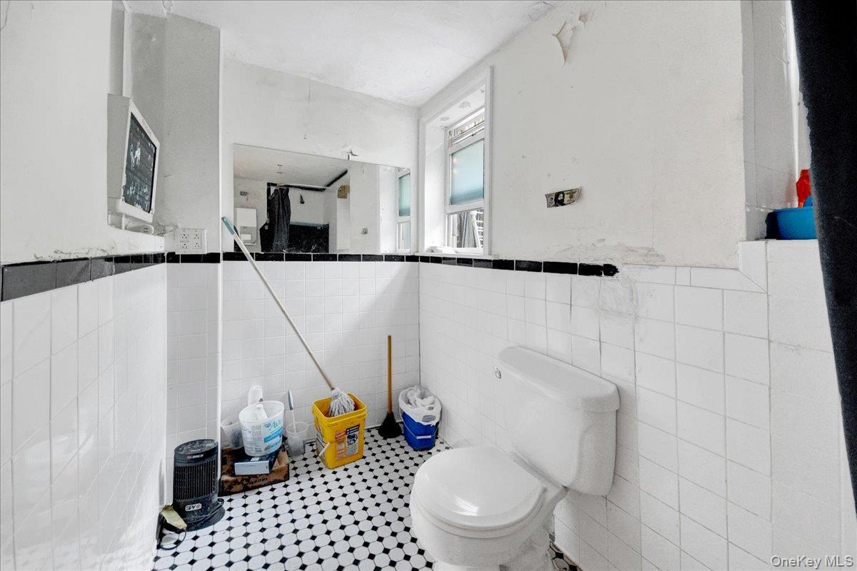 Single Family W 234th Street Bronx, NY 10463, MLS-1040786-22
