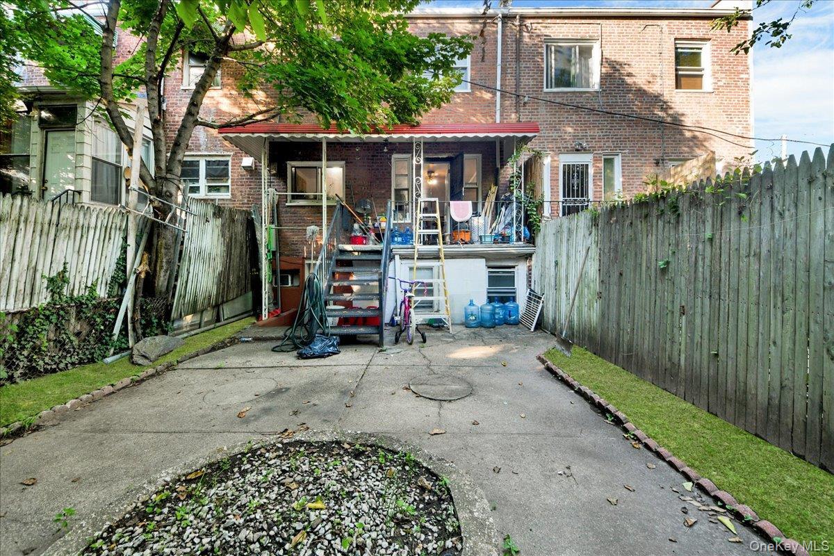 Single Family W 234th Street Bronx, NY 10463, MLS-1040786-23