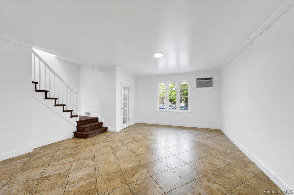 Single Family W 234th Street Bronx, NY 10463, MLS-1040786-3